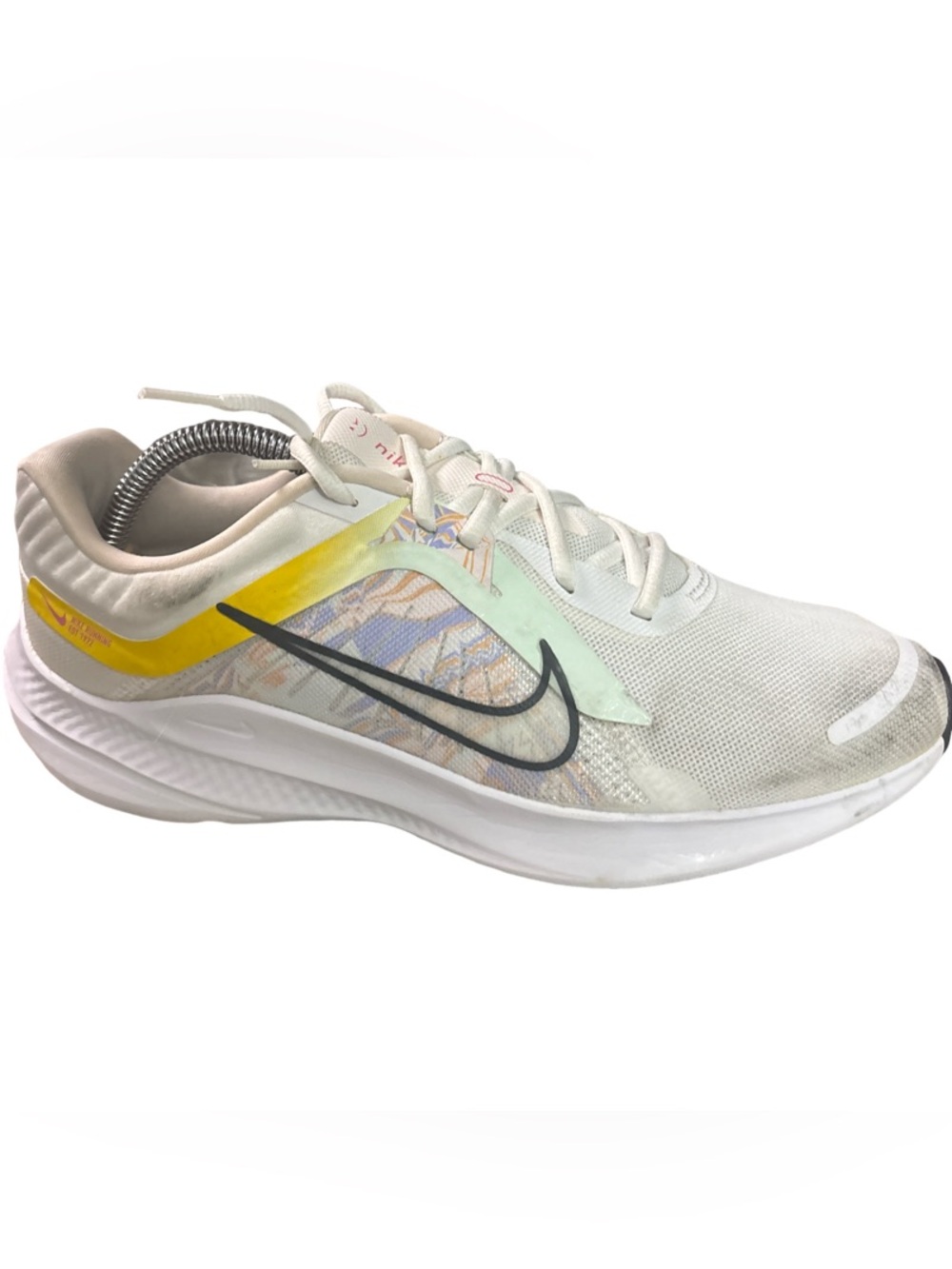 Women's Nike Quest 5 Premium  - White/University Gold/Pinksicle Size 9